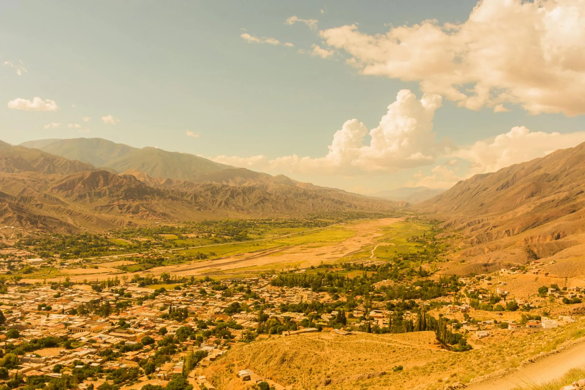 A breathtaking view of Tilcara in Argentina, nestled amid stunning mountainous landscapes.