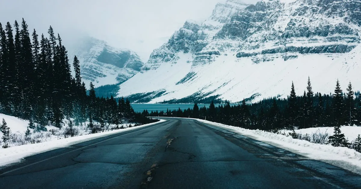 Icefields Parkway turquoise lake and mountains