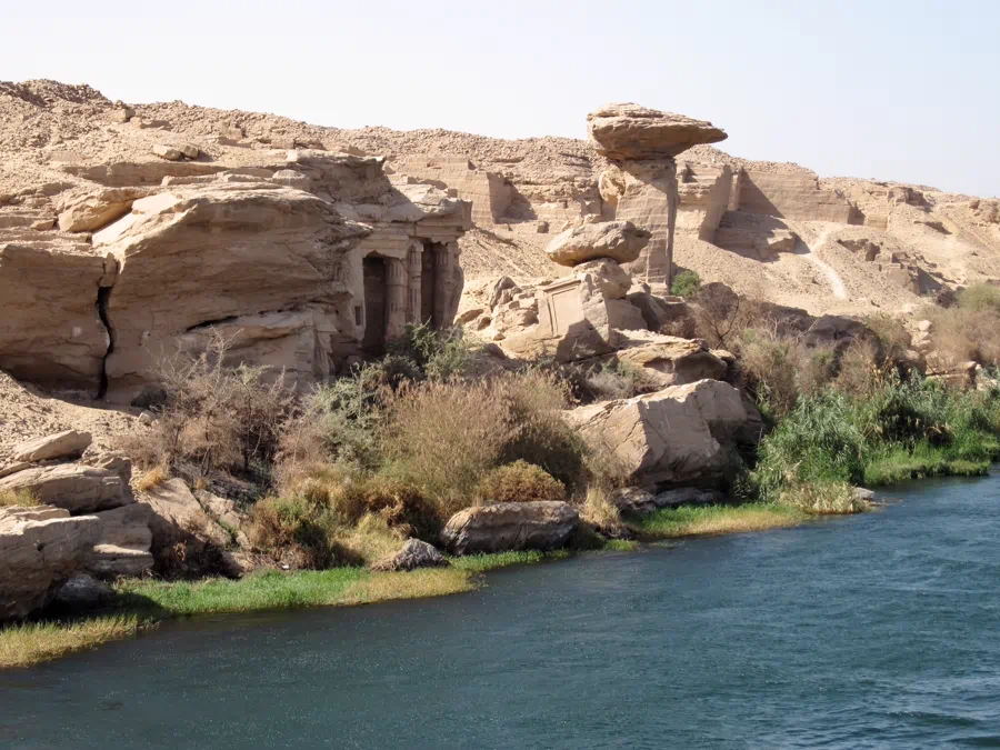 Gebel el-Silsila sandstone quarry by the Nile