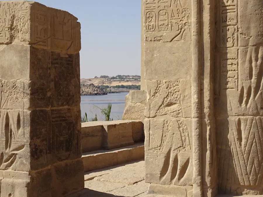 Gebel el-Silsila sandstone quarry by the Nile