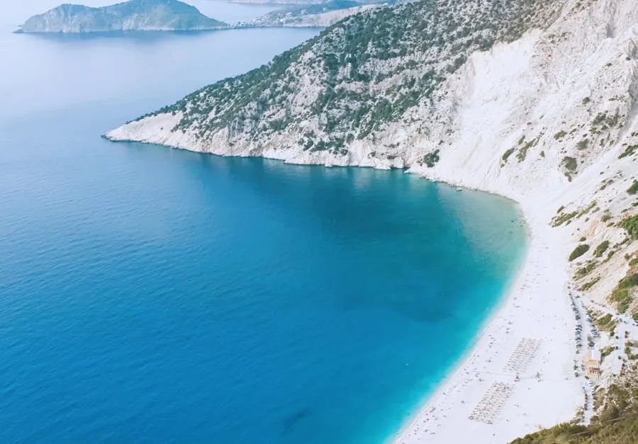 White pebble beach of Myrtos with towering cliffs behind