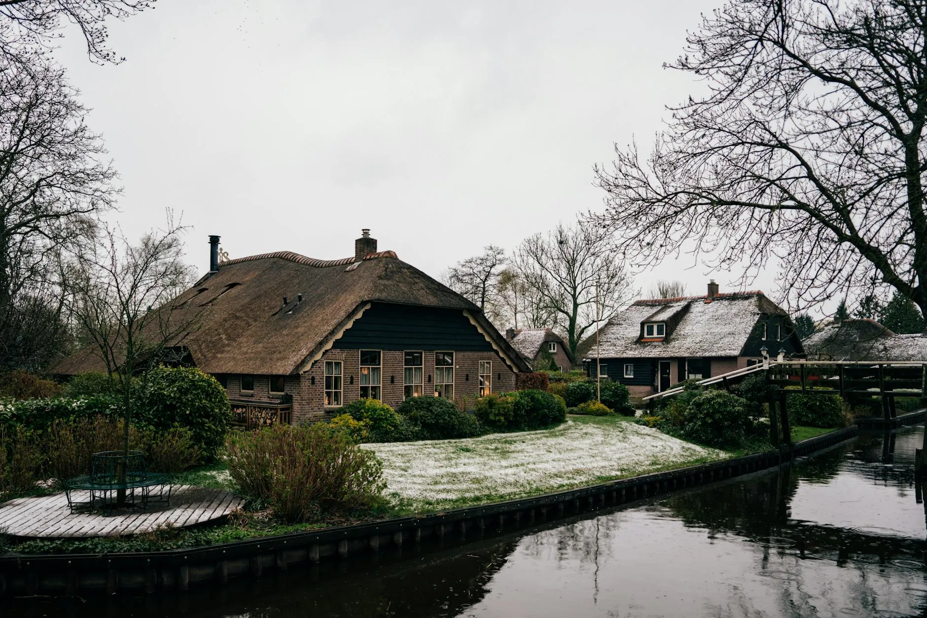 Giethoorn village with thatched-roof houses along a canal