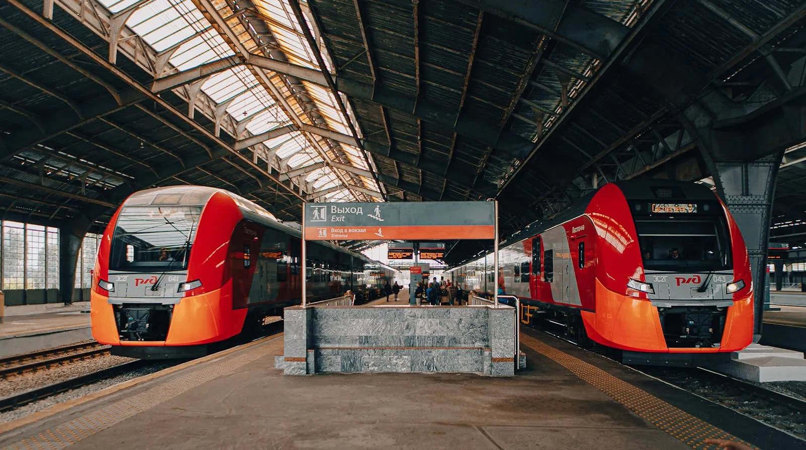 Sapsan high-speed train at a Russian station platform
