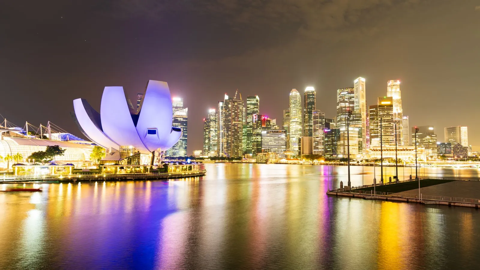 Marina Bay skyline at dusk