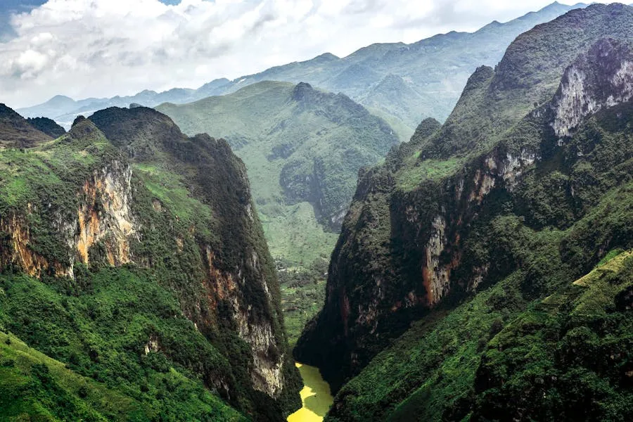 Blyde River Canyon with green cliffs and river
