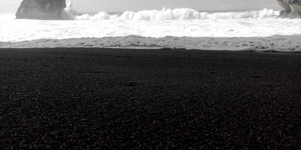 Cold-water big wave at Mavericks, USA