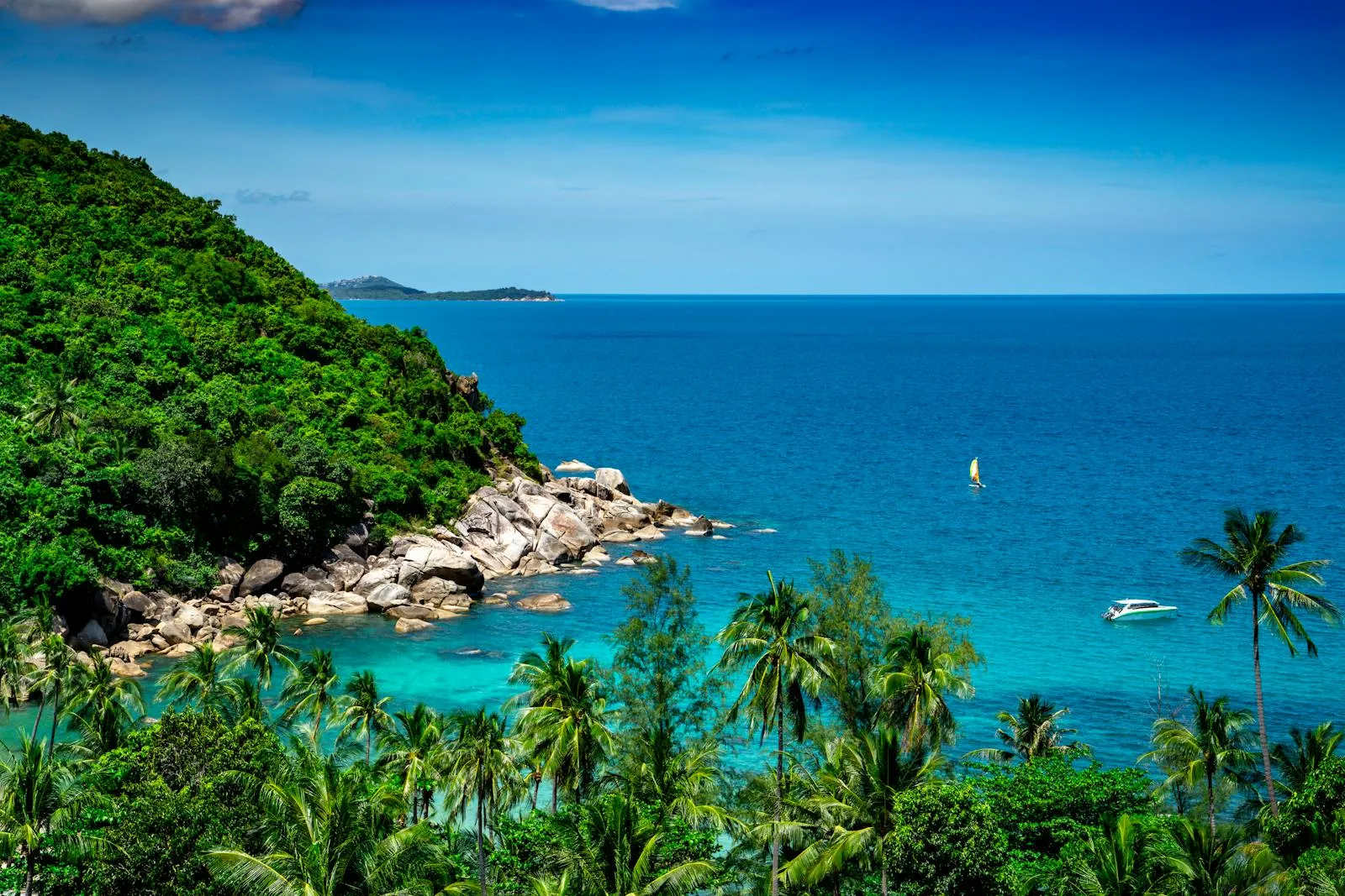 Breathtaking view of Koh Samui's tropical coastline with lush greenery and azure sea.