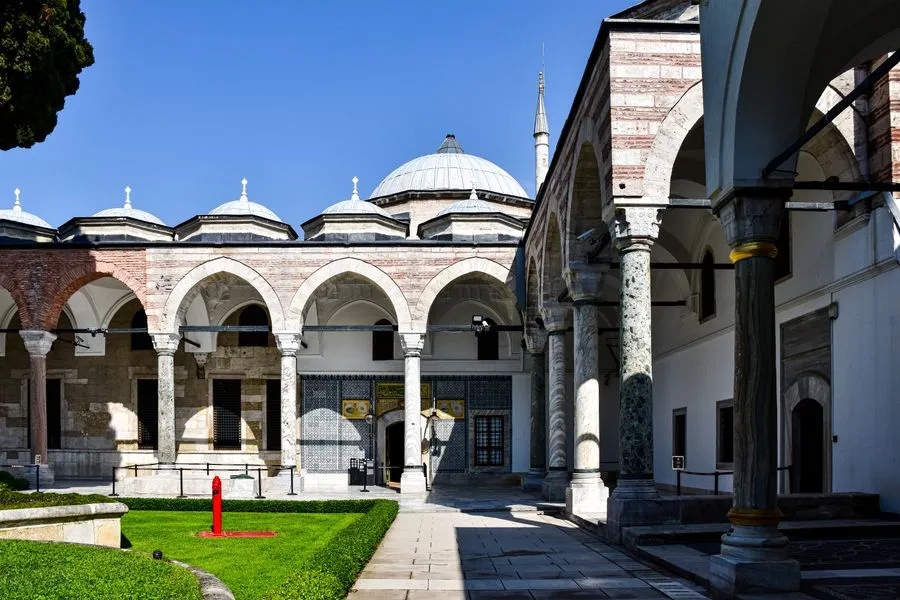 Topkapı Palace courtyard