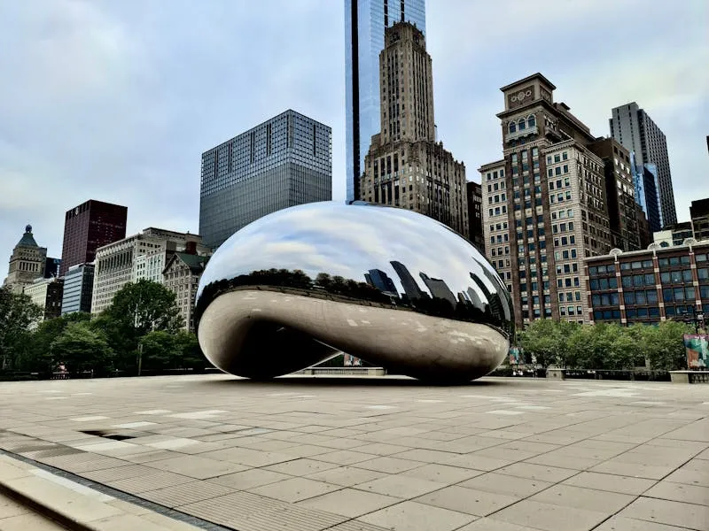 Chicago Cloud Gate sculpture reflecting the city skyline