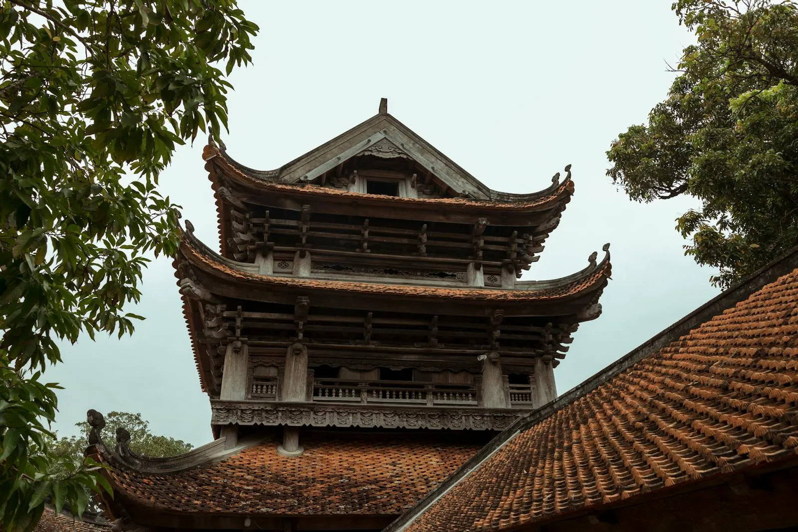 Low angle view of traditional Vietnamese Buddhist temple architecture with ornate roof.